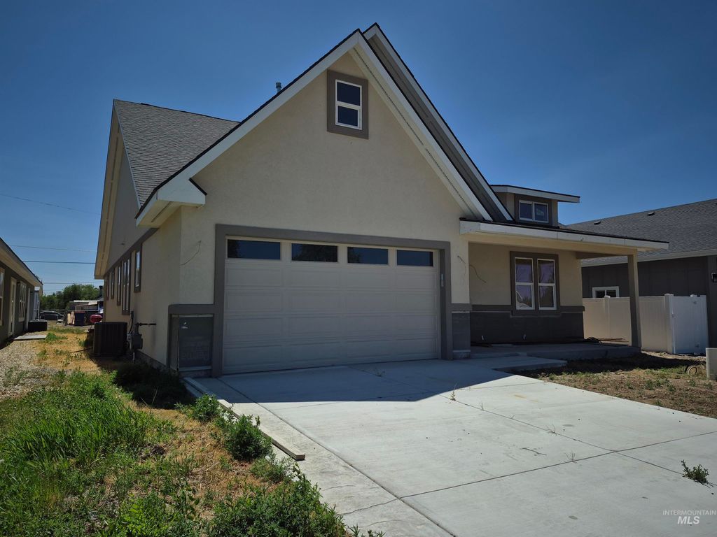 Photo of 805 4th Ave W Ave, Twin Falls, ID 83301 (MLS # 98958971)