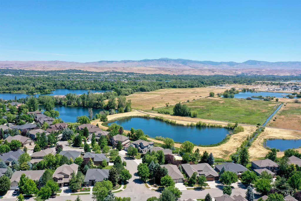 Photo of 3263 S Sedgebrook Ln, Eagle, ID 83616 (MLS # 98991360)