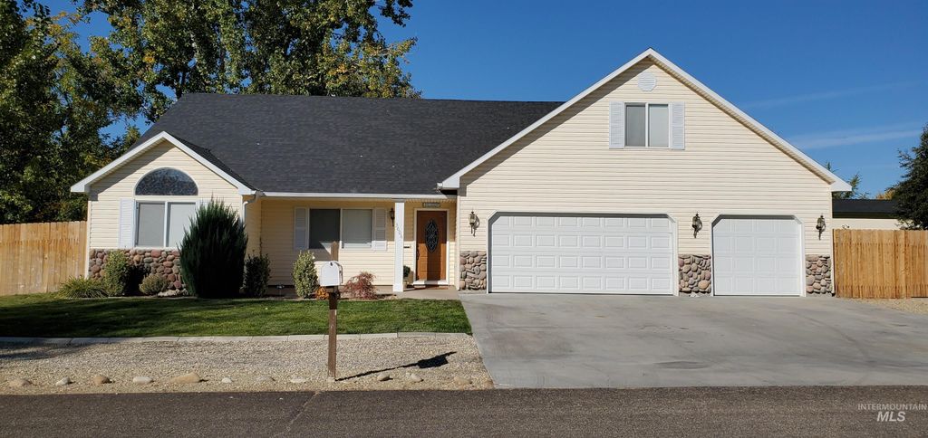 Photo of 3606 E Kings Gate Dr, Nampa, ID 83687 (MLS # 98974268)