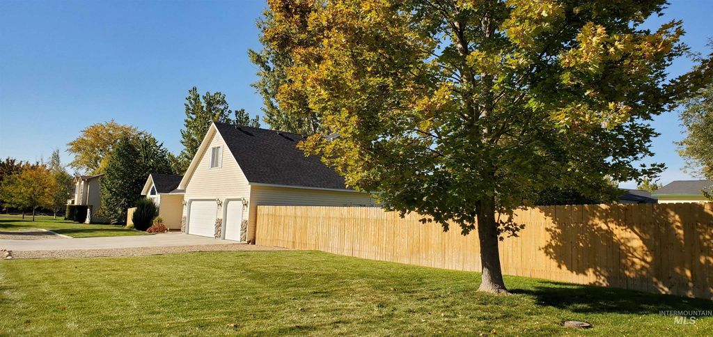 Photo of 3606 E Kings Gate Dr, Nampa, ID 83687 (MLS # 98974268)