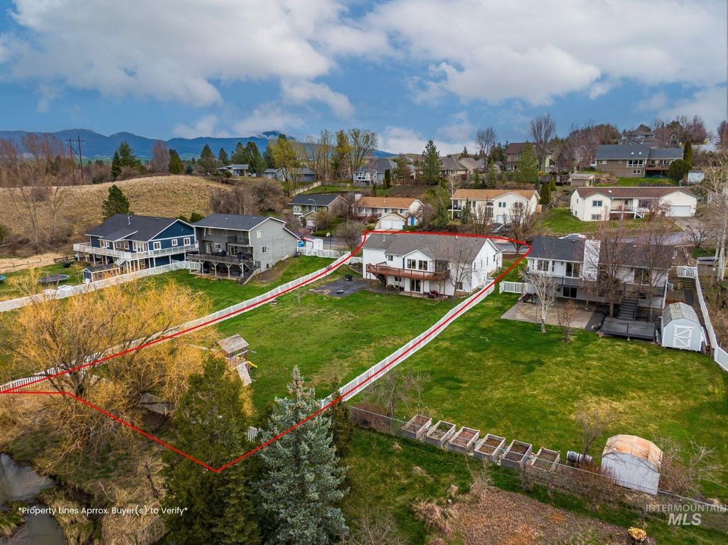 Photo of 237 Sunrise Dr, Moscow, ID 83843 (MLS # 98980475)