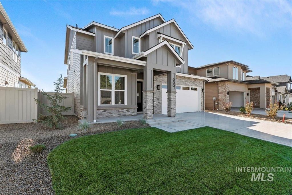 Photo of 660 N Hiltonhead Way, Eagle, ID 83616 (MLS # 98963458)