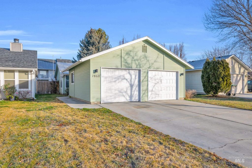 Photo of 7860 W Pomona St, Boise, ID 83704 (MLS # 98971657)