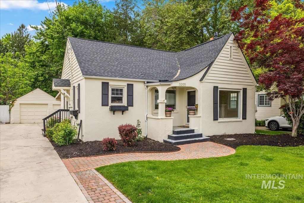 Photo of 3205 W Crescent Rim Drive, Boise, ID 83706 (MLS # 98977066)