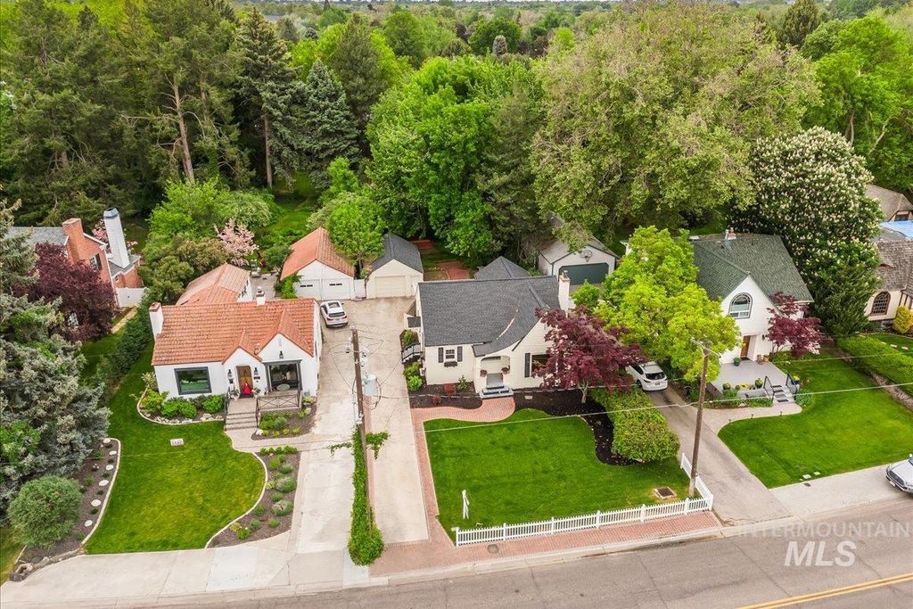 Photo of 3205 W Crescent Rim Drive, Boise, ID 83706 (MLS # 98977066)