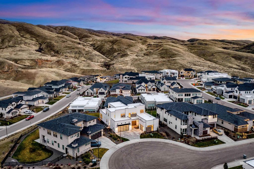 Photo of 2528 S Linnet Place, Boise, ID 83716 (MLS # 98974918)