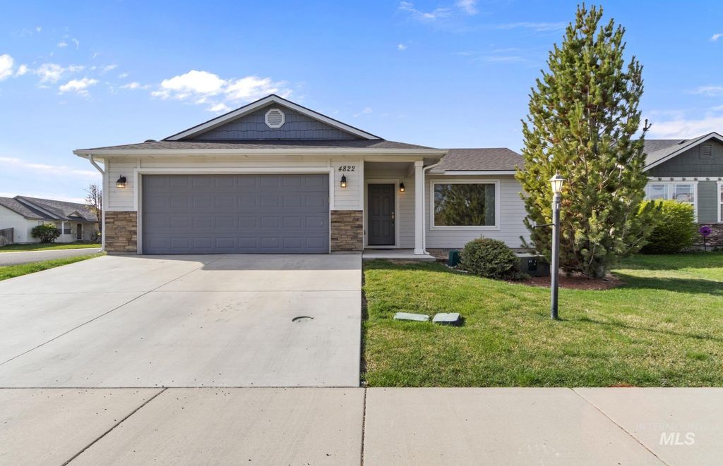 Photo of 4822 Charme St, Caldwell, ID 83607 (MLS # 98981543)