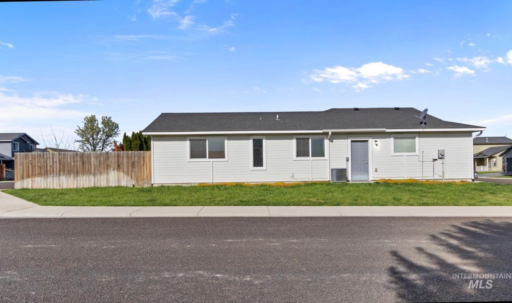 Photo of 4822 Charme St, Caldwell, ID 83607 (MLS # 98981543)