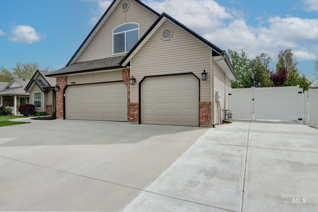 Photo of 2096 S Alaska Way, Meridian, ID 83642 (MLS # 98984285)