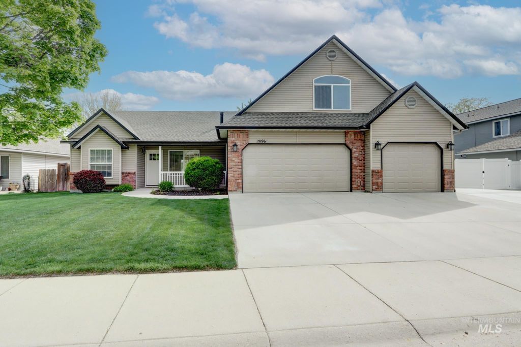 Photo of 2096 S Alaska Way, Meridian, ID 83642 (MLS # 98984285)