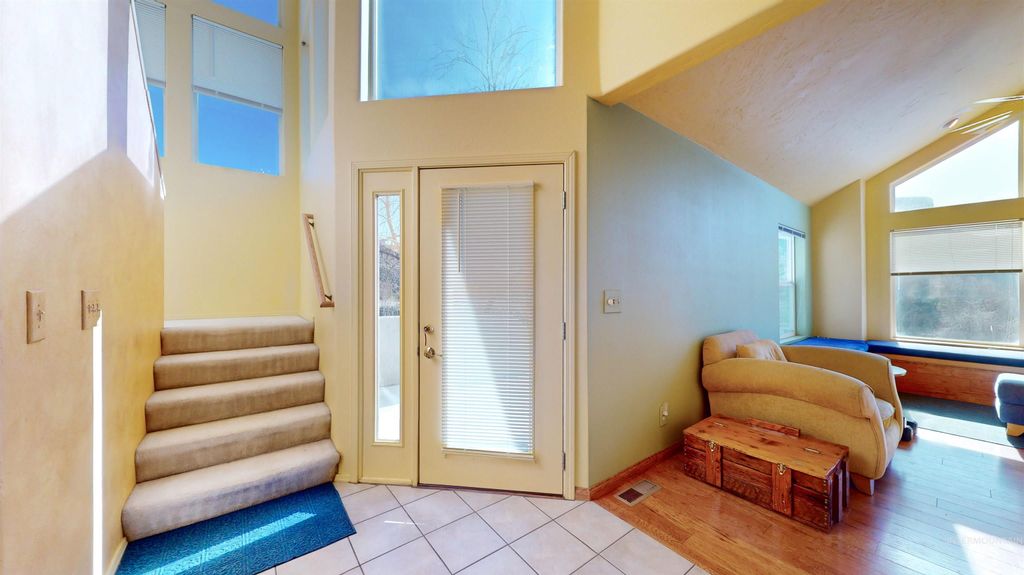 Photo of 711 Falls View Dr, Twin Falls, ID 83301 (MLS # 98977483)