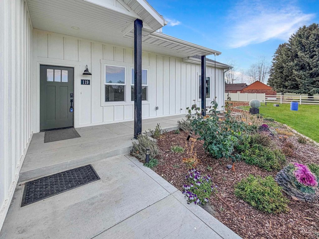 Photo of 119 E Shamrock Ln, Rupert, ID 83350 (MLS # 98967966)