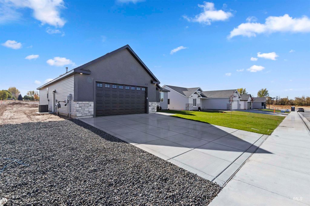 Photo of 819 Waveland Avenue, Filer, ID 83328 (MLS # 98965599)
