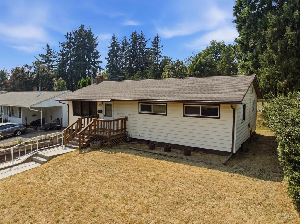 Photo of 323 N Grant St, Moscow, ID 83843 (MLS # 98998167)