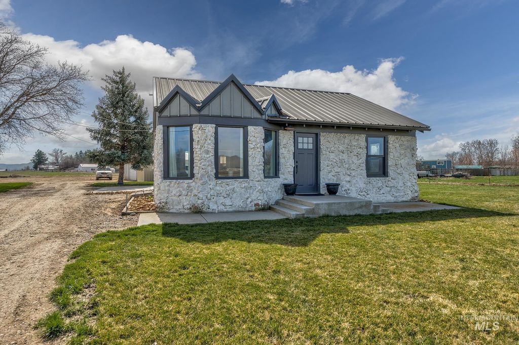 Photo of 1009 County Road 70, Weiser, ID 83672 (MLS # 98979129)