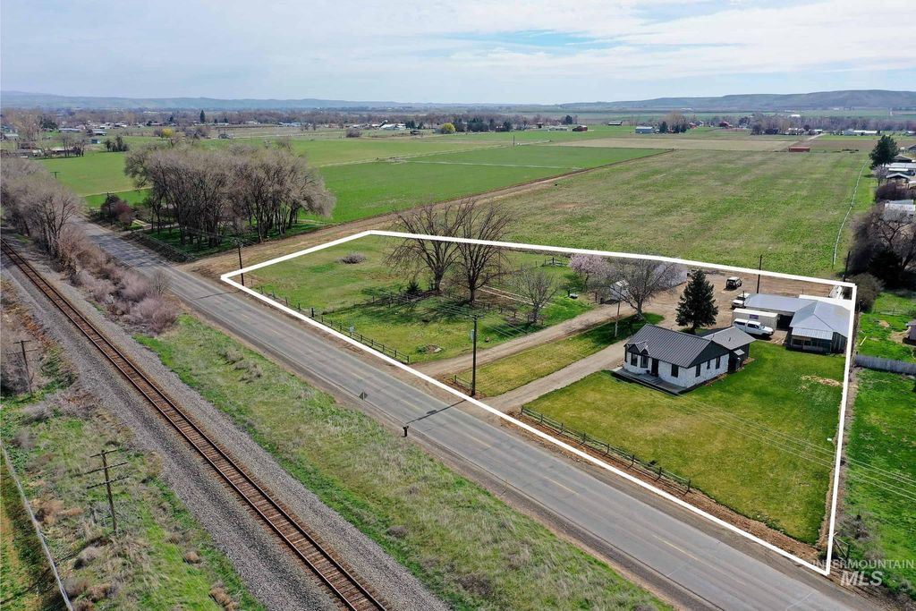 Photo of 1009 County Road 70, Weiser, ID 83672 (MLS # 98979129)