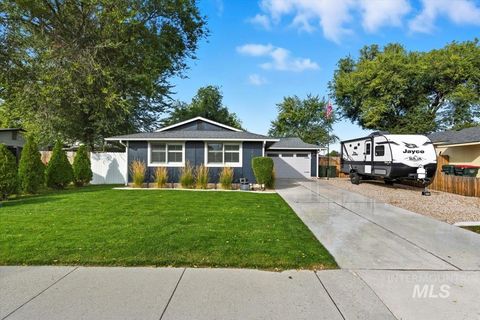 Photo of 1401 Nw 14th Street, Meridian, ID 83642 (MLS # 98964800)