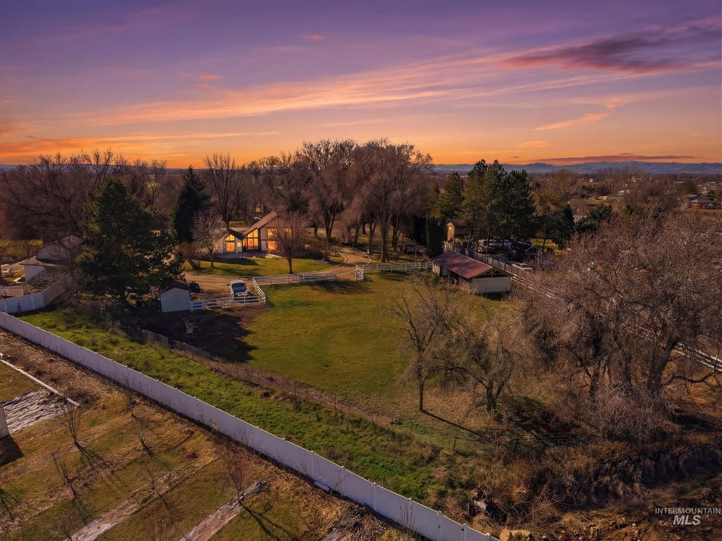 Photo of 5702 E Victory Rd, Nampa, ID 83687 (MLS # 98978064)