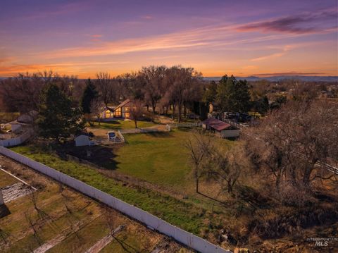 Photo of 5702 E Victory Rd, Nampa, ID 83687 (MLS # 98978064)