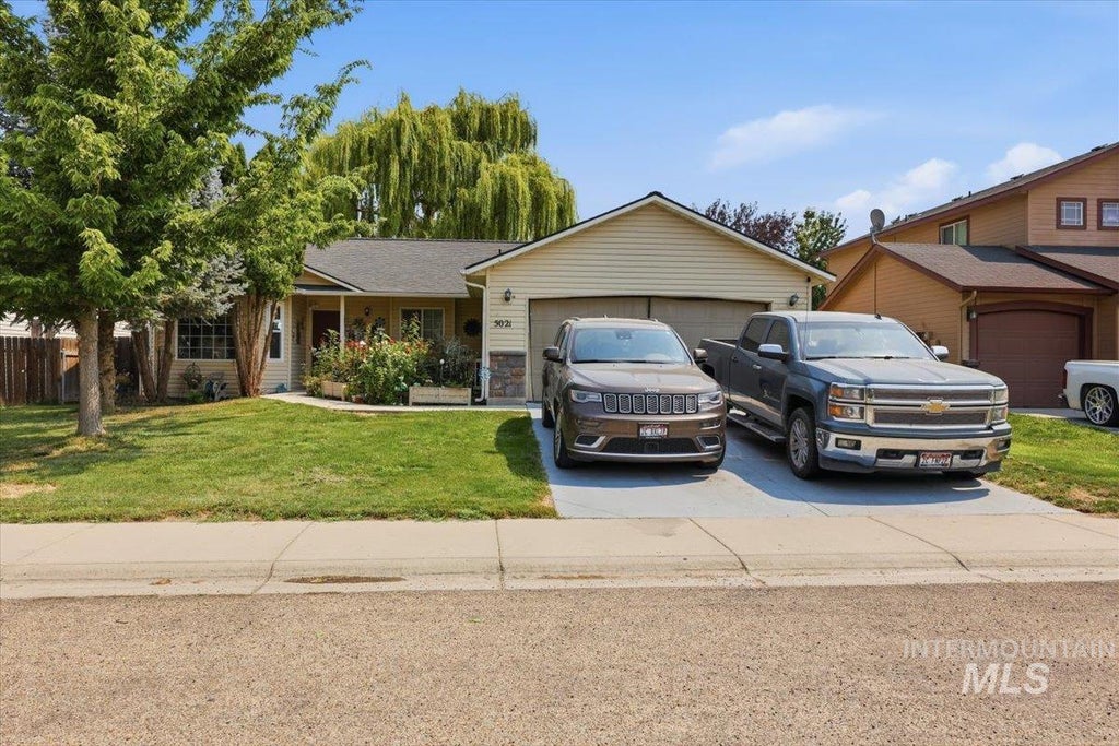 Photo of 5021 Barkley Way, Caldwell, ID 83607 (MLS # 98996581)