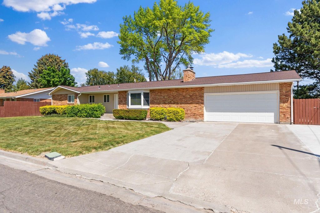 Photo of 1337 Holly Dr, Twin Falls, ID 83301 (MLS # 98985451)