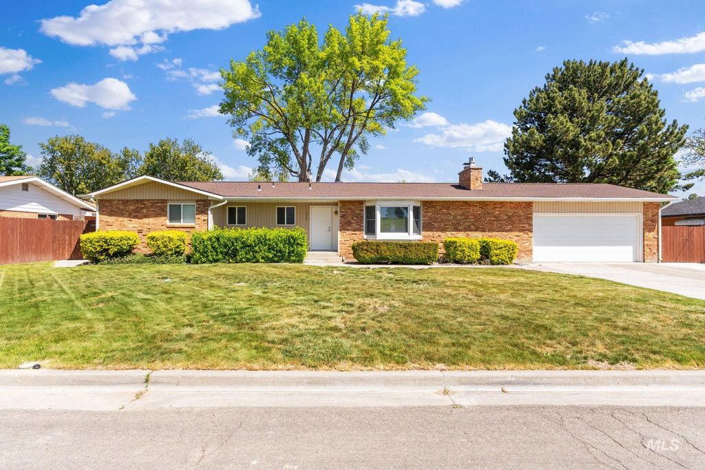 Photo of 1337 Holly Dr, Twin Falls, ID 83301 (MLS # 98985451)