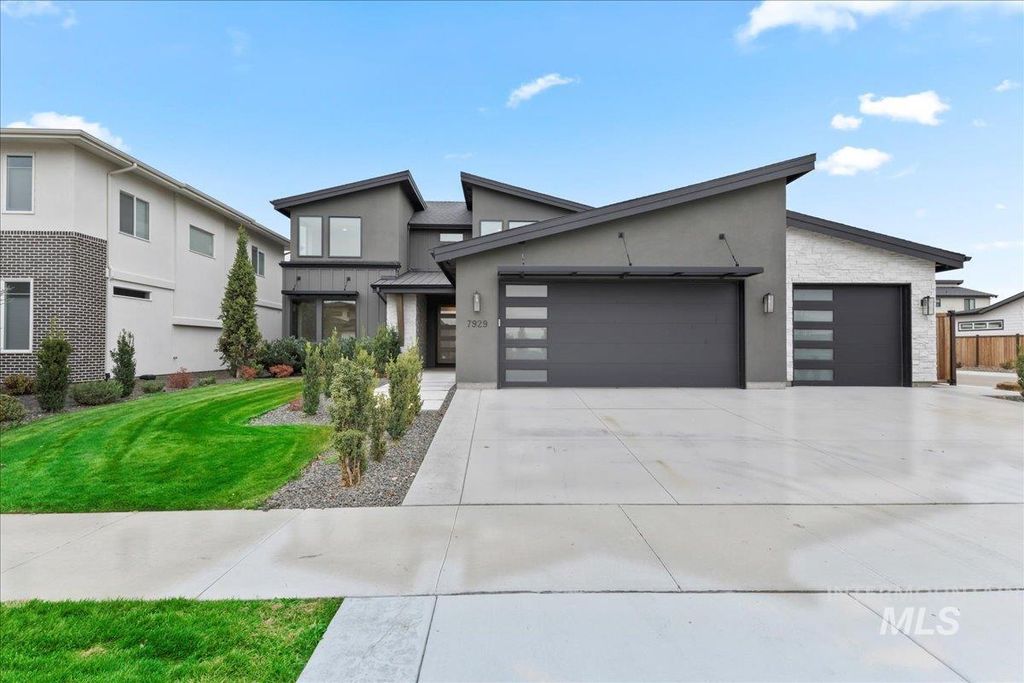 Photo of 7929 W Deerfawn Ln, Eagle, ID 83616 (MLS # 98967615)