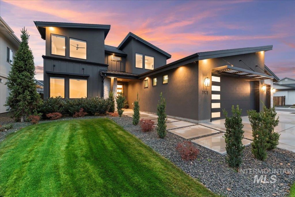 Photo of 7929 W Deerfawn Ln, Eagle, ID 83616 (MLS # 98967615)