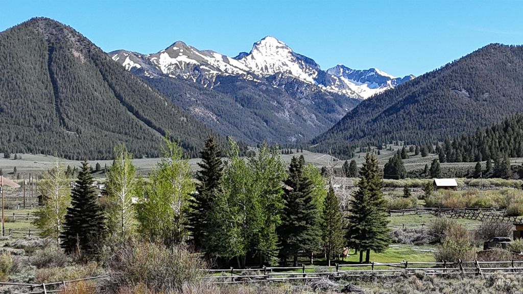 Photo of 4299 North Fork, Outside City Limits, ID 83251 (MLS # 98992007)