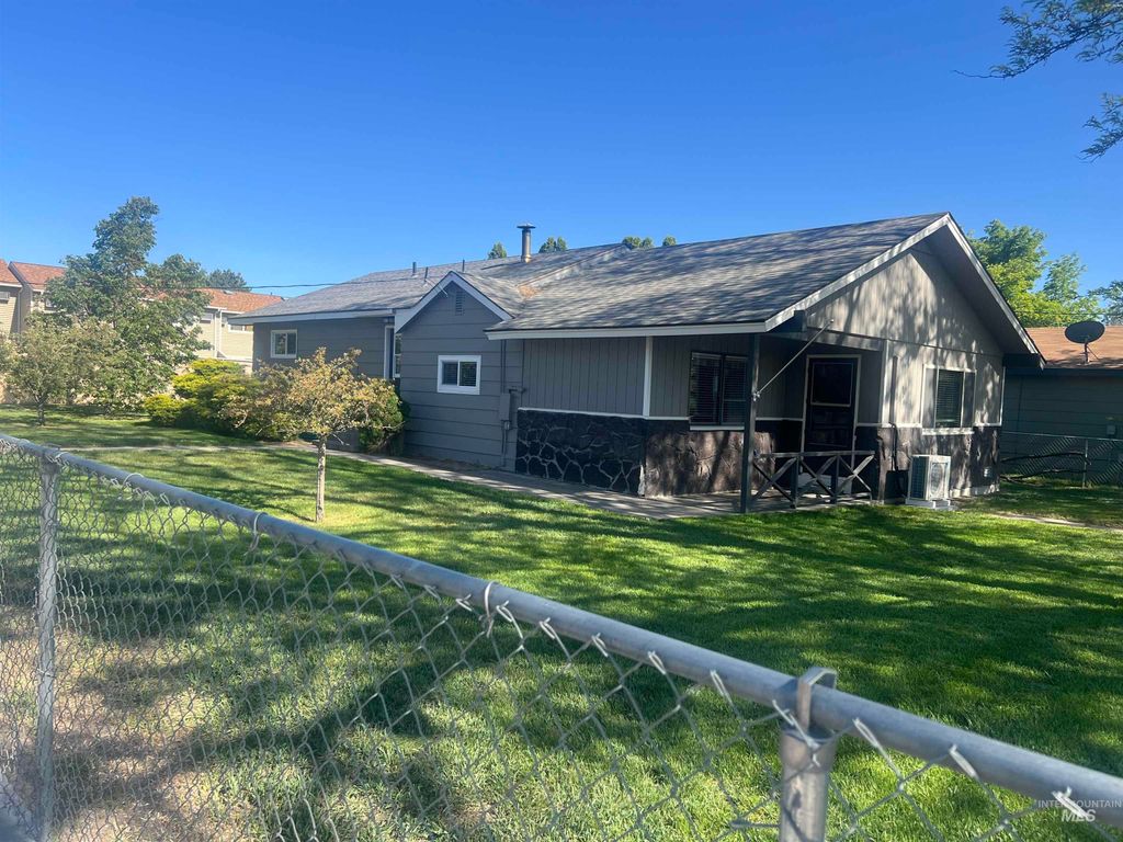 Photo of 928 S Buchanan Street, Jerome, ID 83338 (MLS # 98947752)