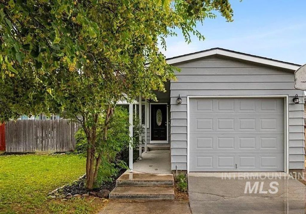 Photo of 1216 S Locus St, Nampa, ID 83686 (MLS # 98985756)