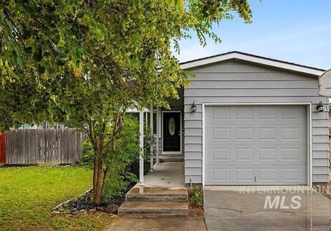 Photo of 1216 S Locust St, Nampa, ID 83686 (MLS # 98985756)