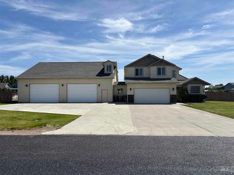 Photo of 1190 NW Bluegrass Cr Cir, Mountain Home, ID 83647 (MLS # 98956137)