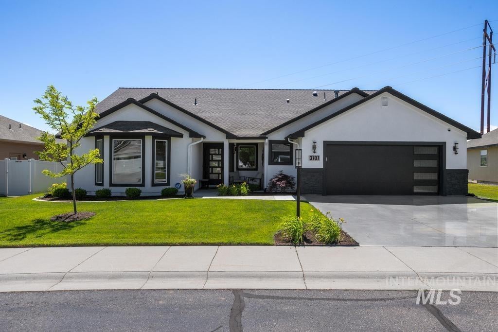 Photo of 3707 S Edgeview Dr, Nampa, ID 83686 (MLS # 99000988)