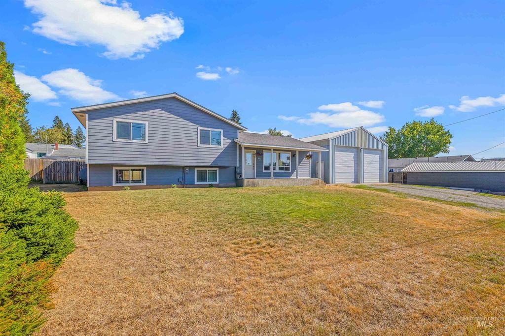 Photo of 611 E Main Street, Craigmont, ID 83523 (MLS # 98959128)
