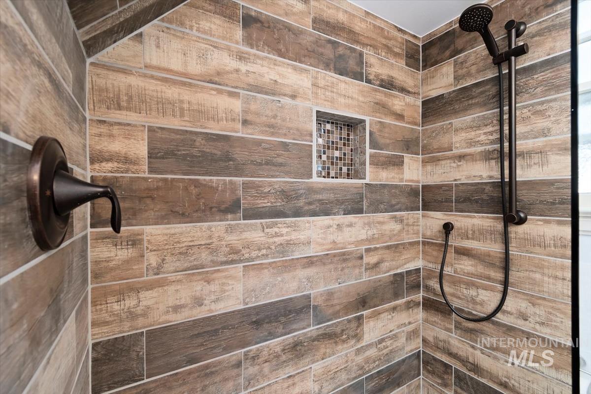 Full bath with tiled shower