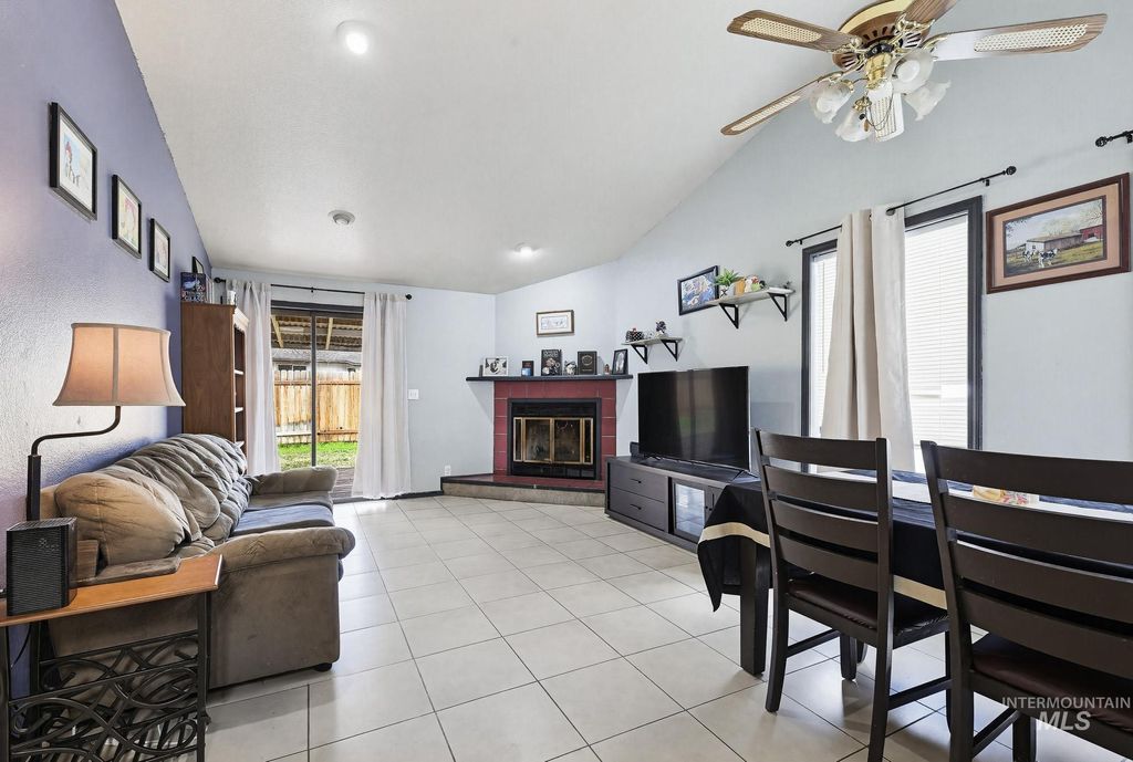 Photo of 8792 W Canterbury St, Boise, ID 83704 (MLS # 98978206)