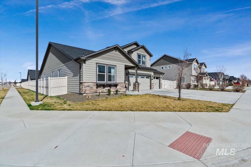 Photo of 5682 E Effra St, Nampa, ID 83687 (MLS # 98977394)