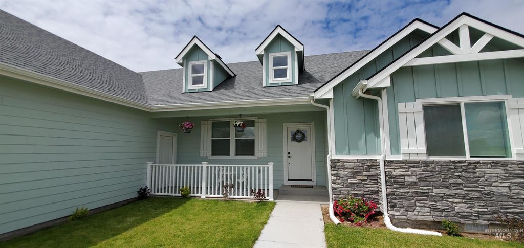 Photo of 9279 Rolling Hills Ct, Nampa, ID 83686 (MLS # 98984282)