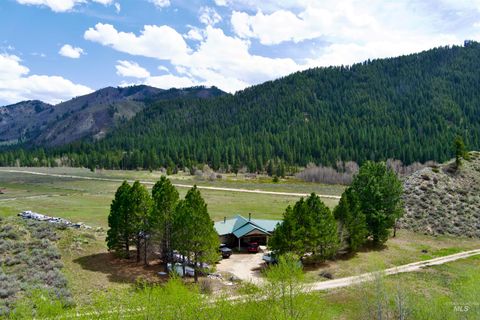 Photo of 4942 E Baumgartner Rd, Featherville, ID 83647 (MLS # 98984690)