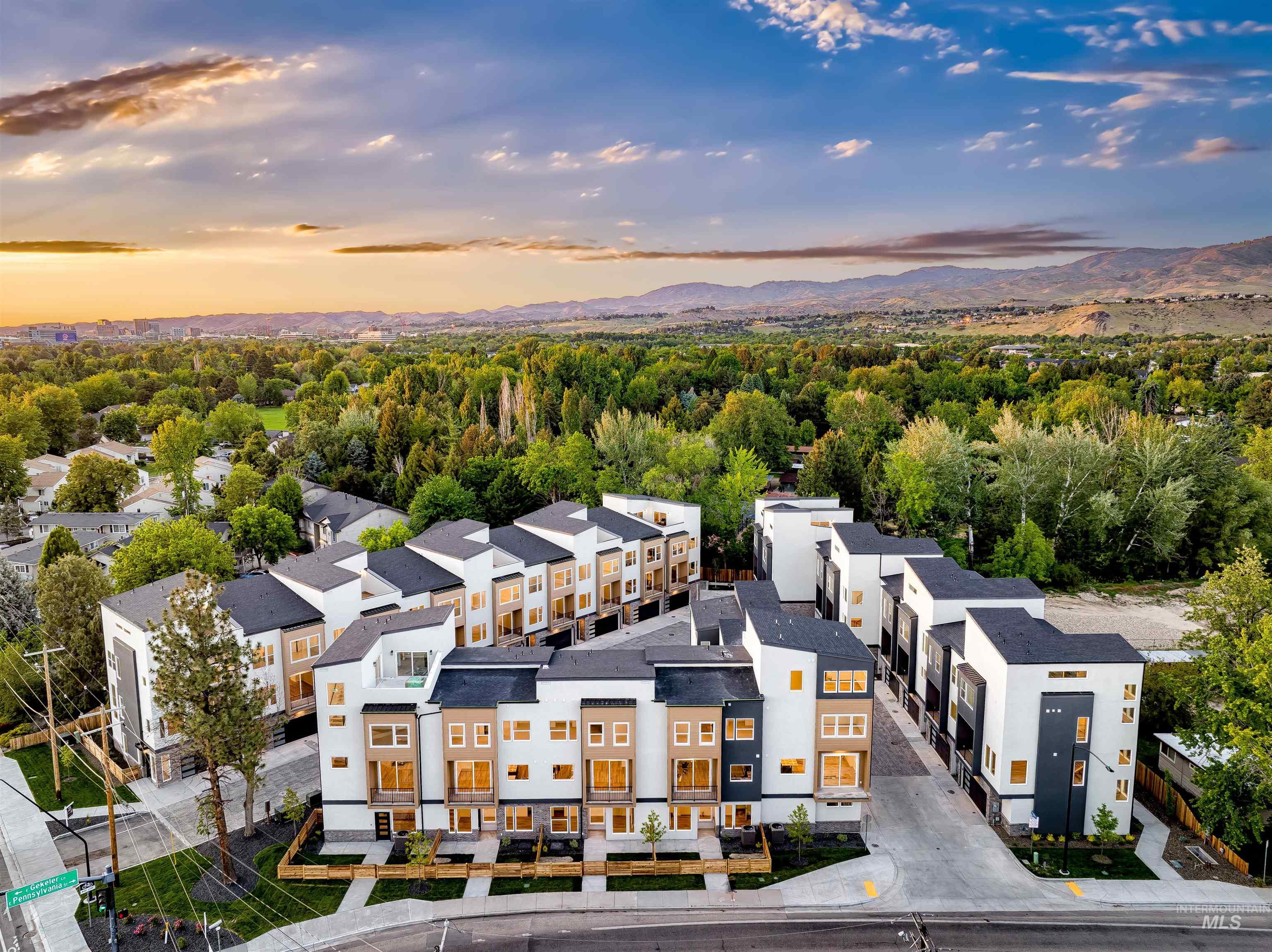 120 E Pennsylvania St