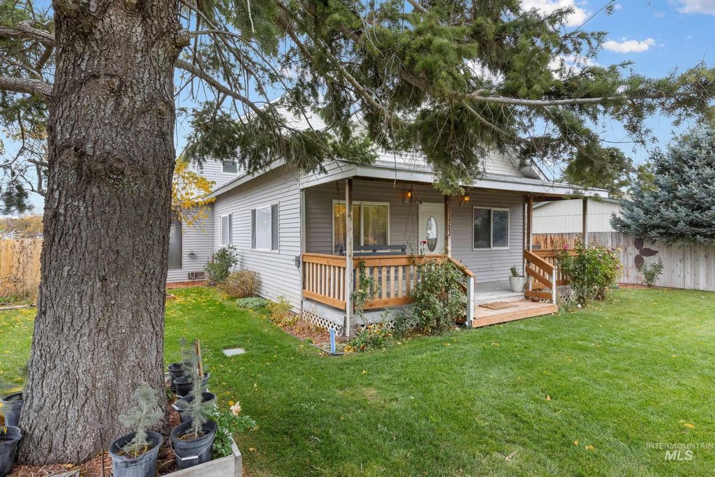 Photo of 522 E Cleveland Ave #N Commercial, Glenns Ferry, ID 83623 (MLS # 98966978)