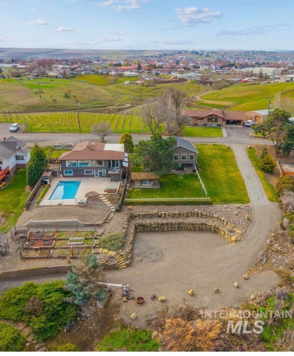 Photo of 1744 Valleyview Drive, Clarkston, WA 99403 (MLS # 98977344)