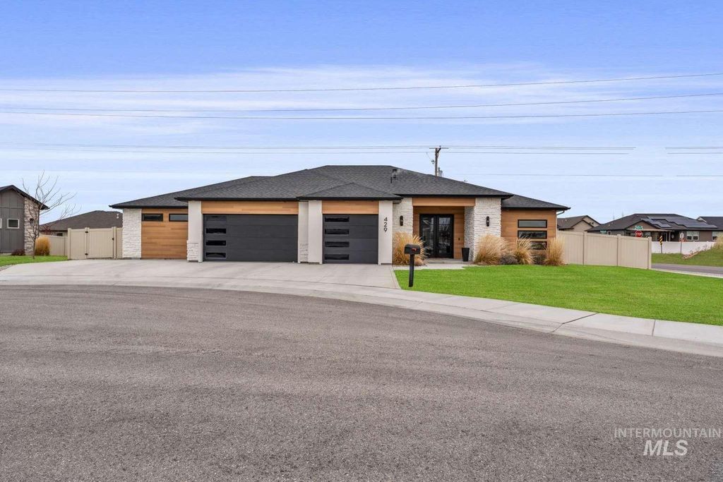 Photo of 429 Meadowview Lane N, Twin Falls, ID 83301 (MLS # 98973472)