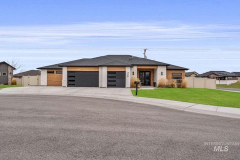 Photo of 429 Meadowview Lane N, Twin Falls, ID 83301 (MLS # 98973472)