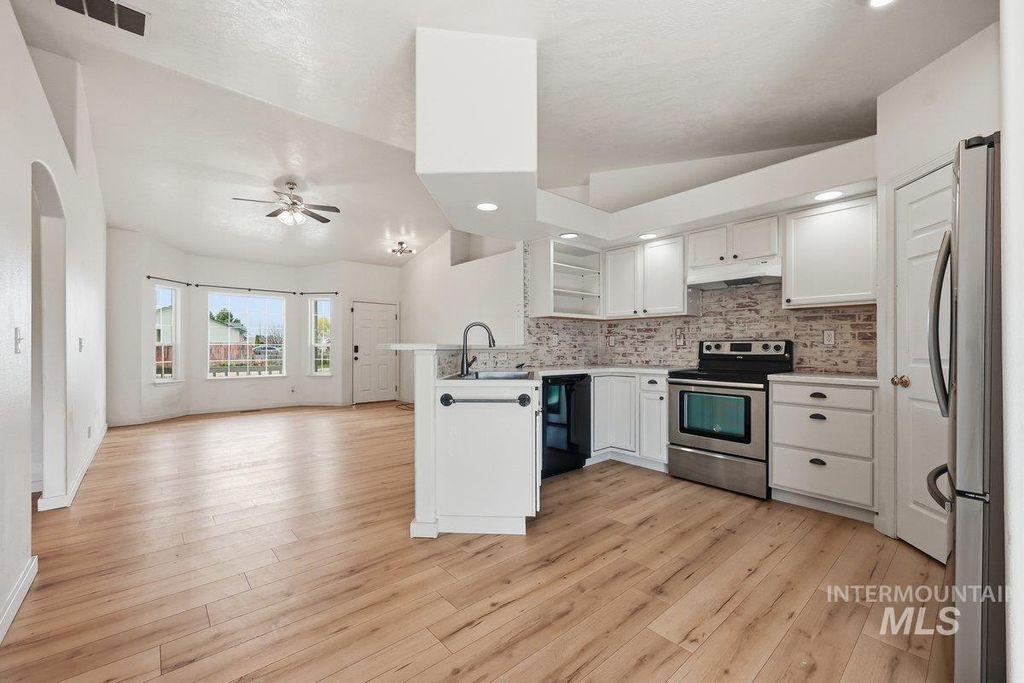 Photo of 4801 W Buffalo Grass Ave, Caldwell, ID 83607 (MLS # 98979596)