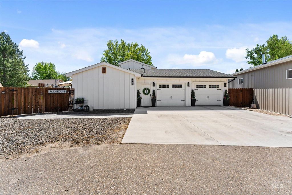Photo of 821 S Cove Ln, Nampa, ID 83686 (MLS # 98985843)