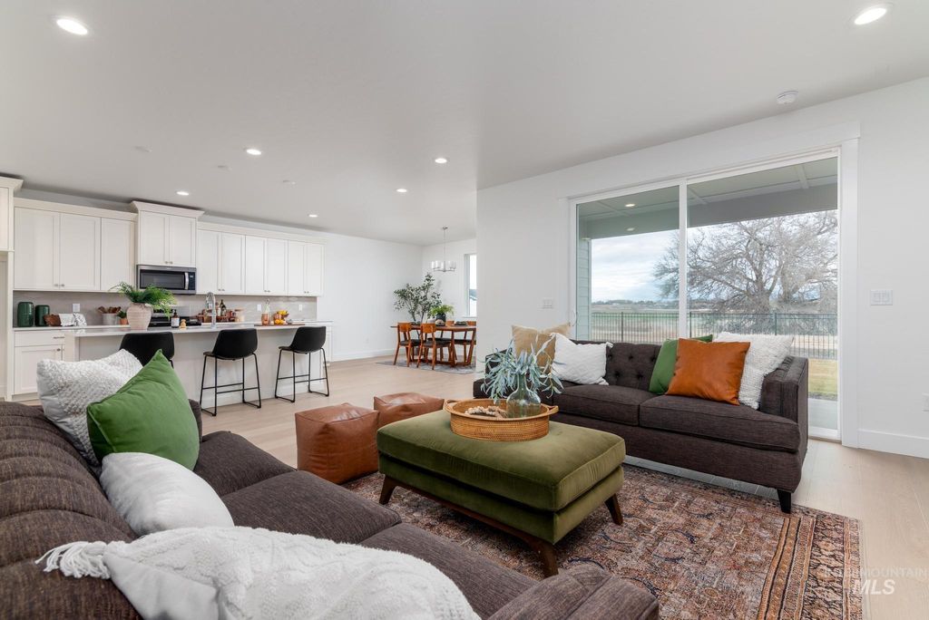 Photo of 831 W Bay St, Middleton, ID 83644 (MLS # 98976996)