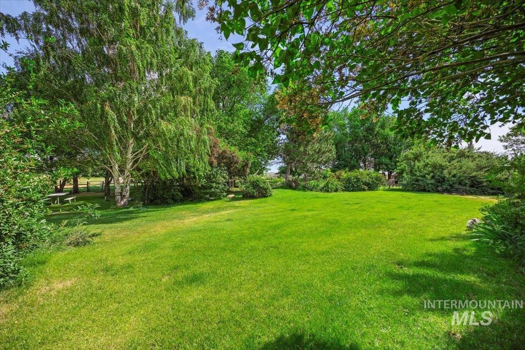 Photo of 103 W 420 N, Shoshone, ID 83352 (MLS # 98952024)