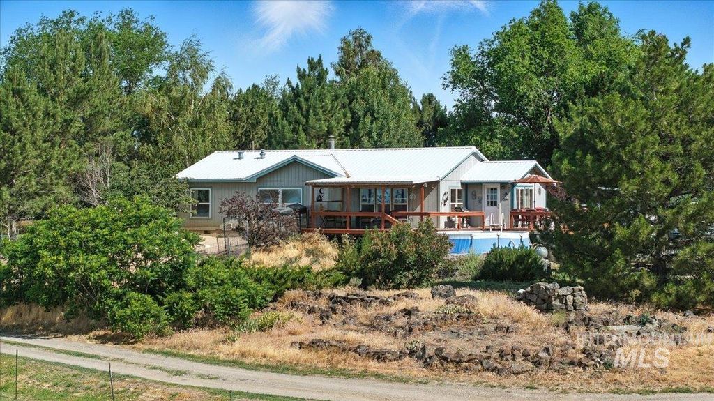 Photo of 103 W 420 N, Shoshone, ID 83352 (MLS # 98952024)